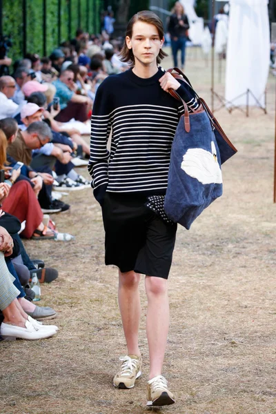 Look 25